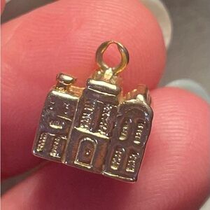 14 karat gold, 3-D Charleston, South Carolina rainbow row house charm